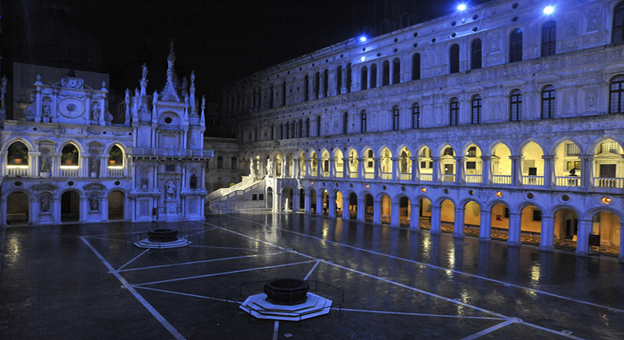 Palazzo Ducale Cortile notturno